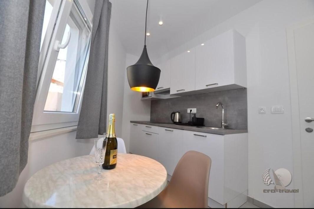 Apartmani Miranda Drasnice Eksteriør bilde